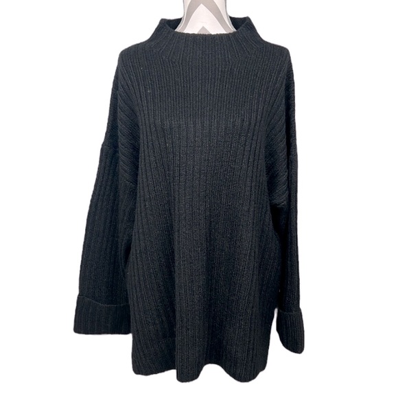 Old Navy Sweaters - Old Navy Knit Drop shoulder over sized tunic sweater black size XL